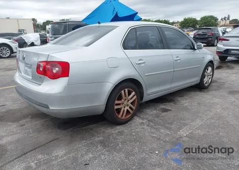 2007 Volkswagen Jetta Wolfsburg Edition z USA, uszkodzony, nr VIN 3VWEG71K27M136208